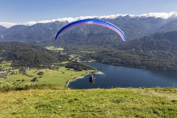 skok s padalom bohinj